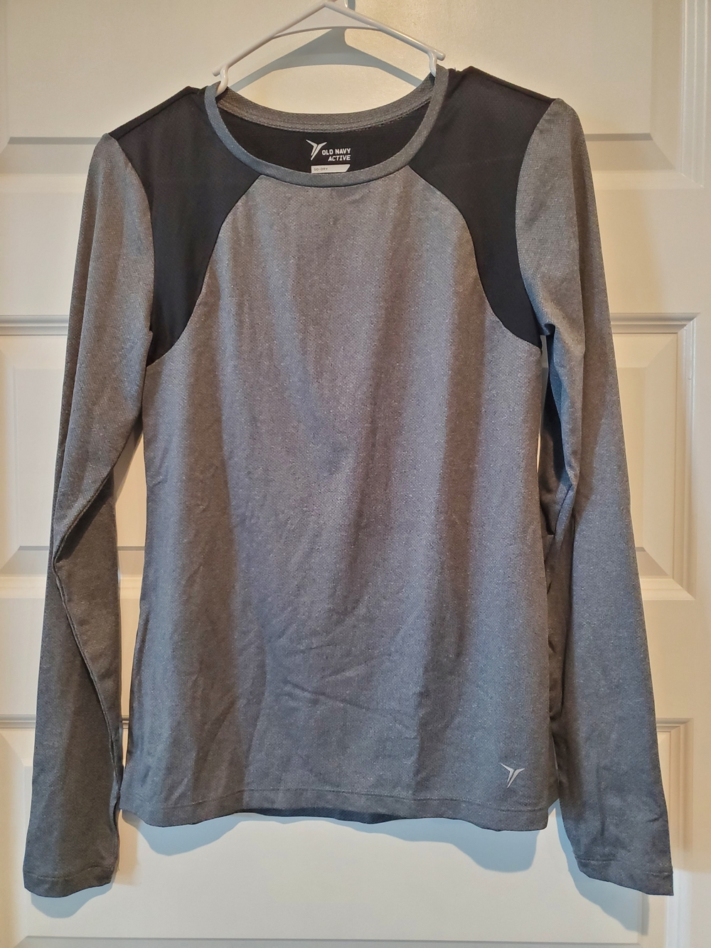 Old Navy Gray and Black Long-Sleeve Active Top